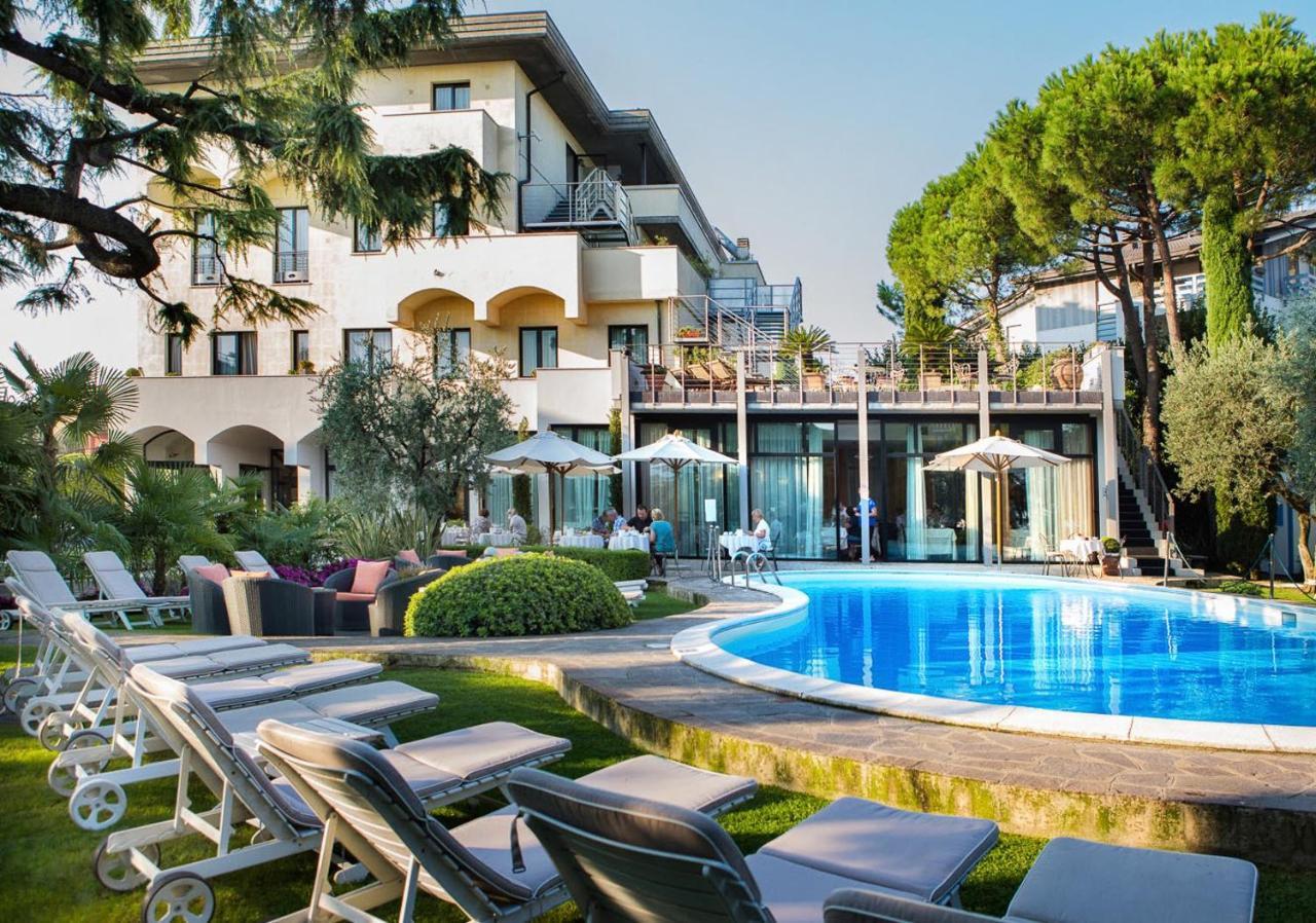 Hotel Piccola Vela Дезенцано-дель-Гарда Экстерьер фото