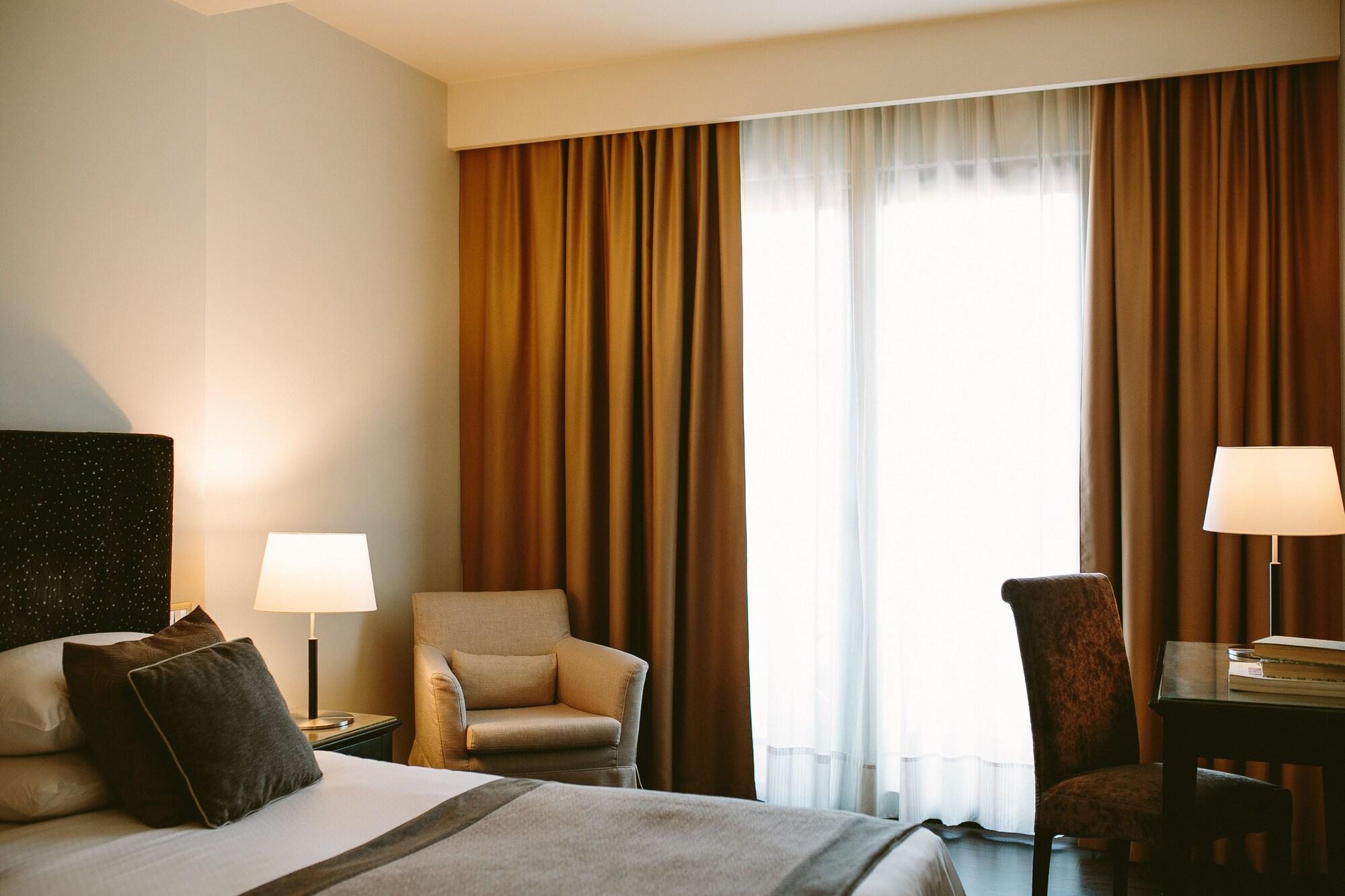 Hotel Piccola Vela Дезенцано-дель-Гарда Экстерьер фото
