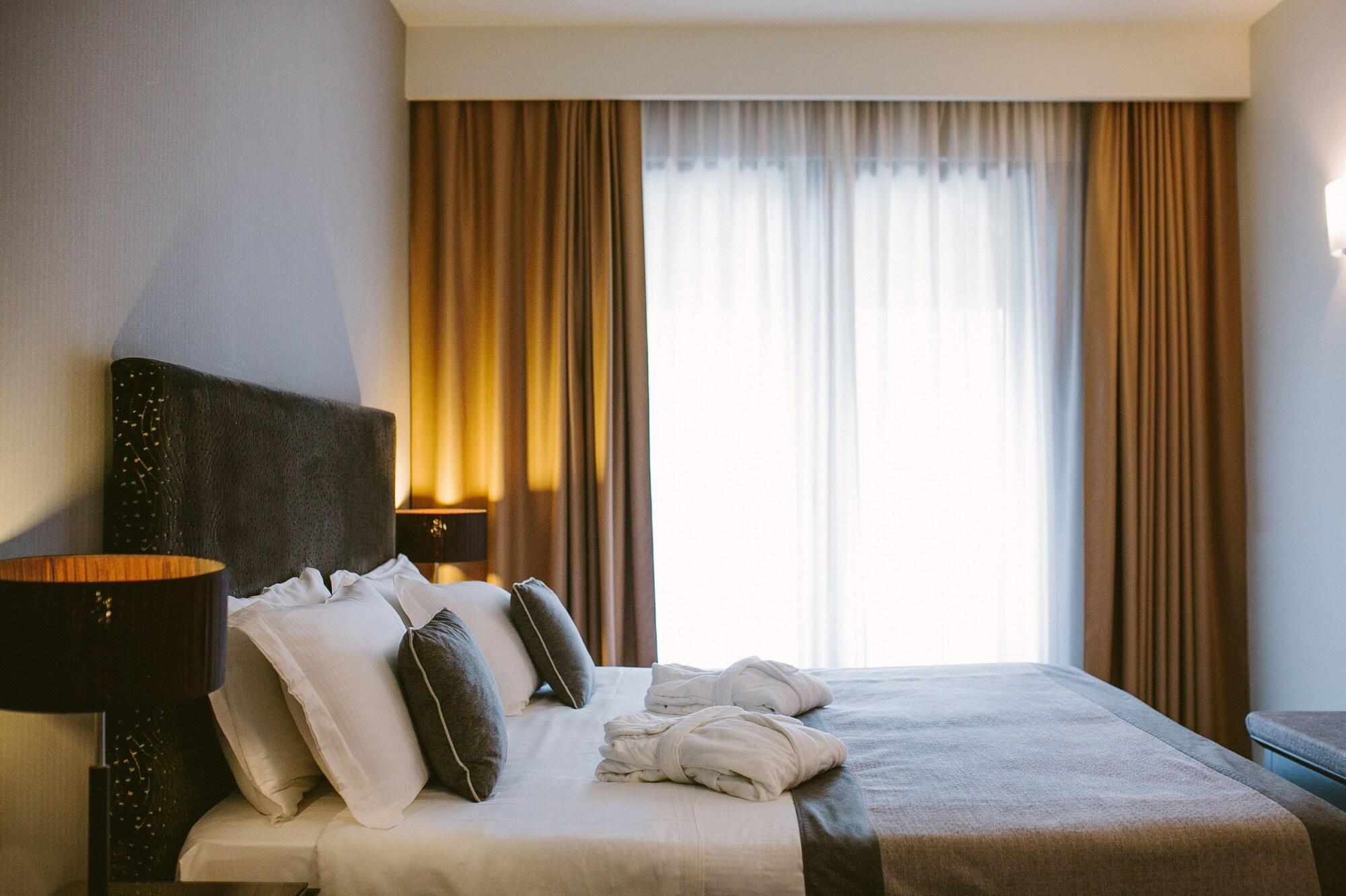 Hotel Piccola Vela Дезенцано-дель-Гарда Экстерьер фото