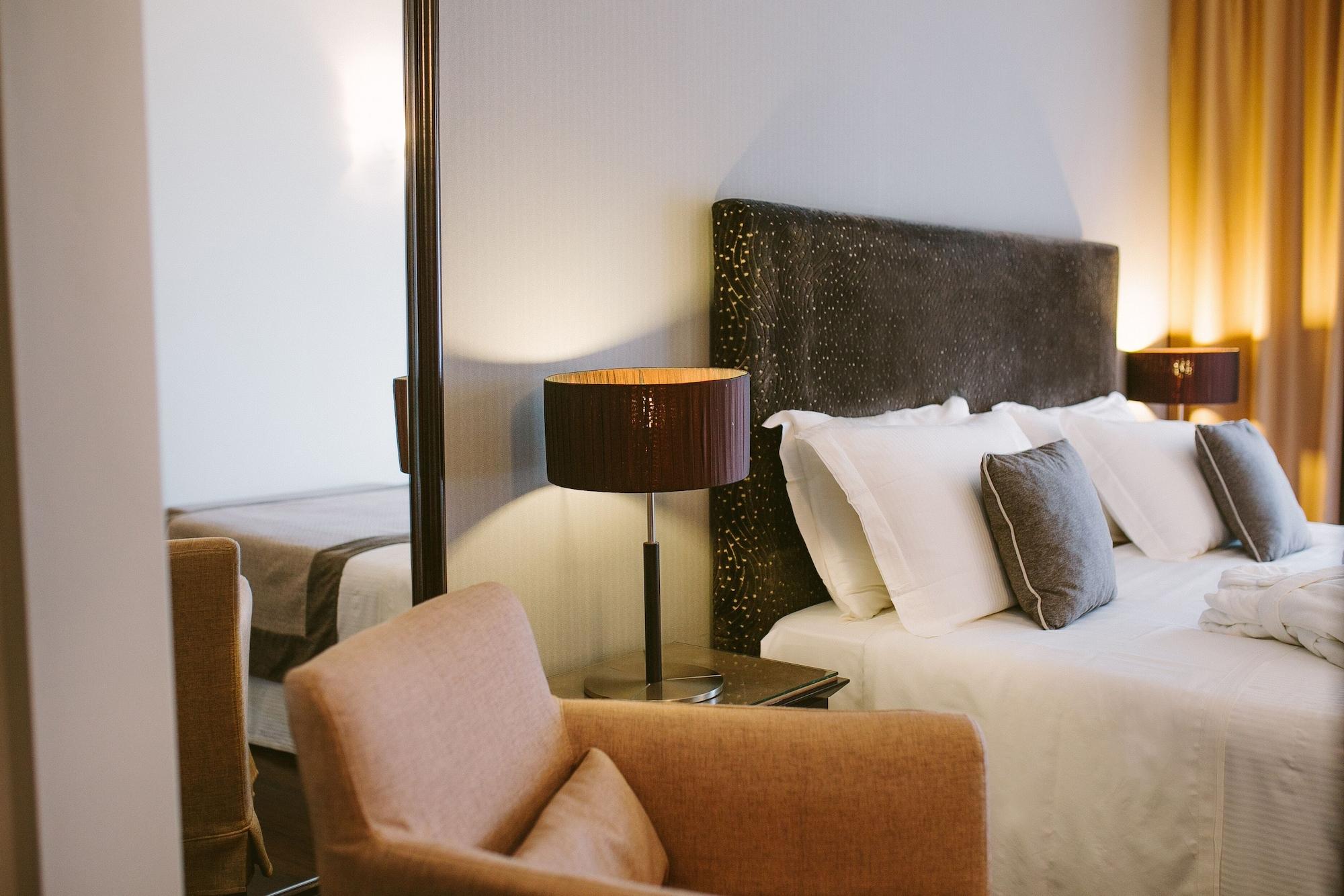 Hotel Piccola Vela Дезенцано-дель-Гарда Экстерьер фото
