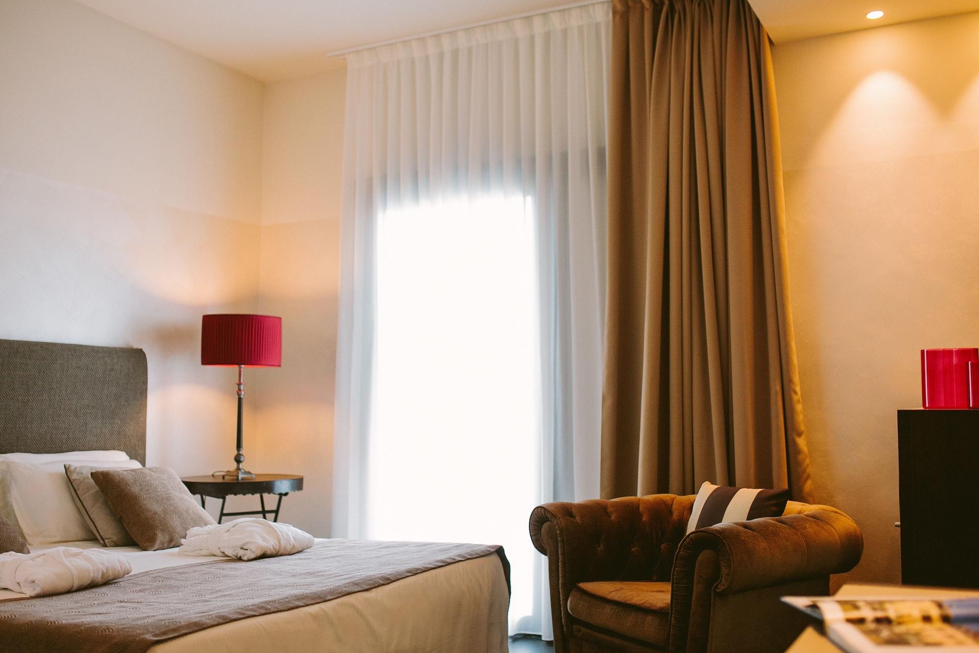 Hotel Piccola Vela Дезенцано-дель-Гарда Экстерьер фото