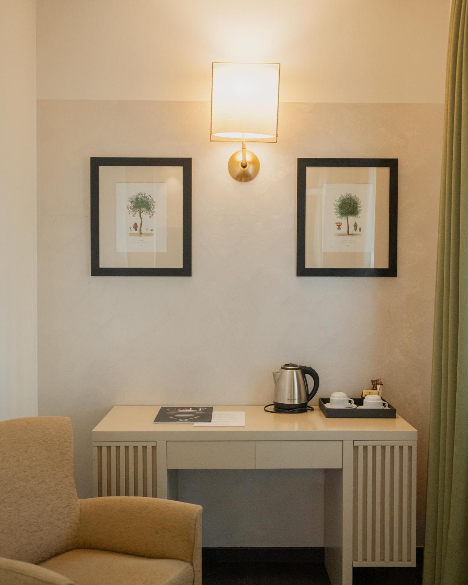 Hotel Piccola Vela Дезенцано-дель-Гарда Экстерьер фото